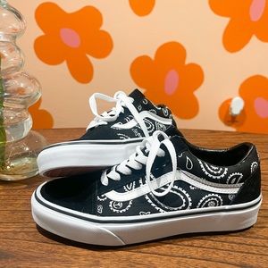 Black and white vans old skool peace paisley